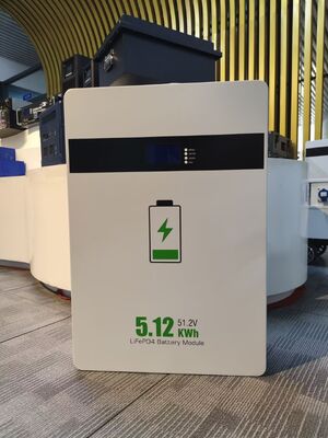 Batterie LiFePO4 48V 51.2V 100Ah 5kWh murale pour stockage d'énergie solaire domestique hors réseau avec BMS intégré